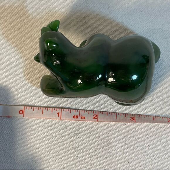 Canadian Nephrite Jade majestic Grizzly Bear with fish sculpture - Picture 15 of 17